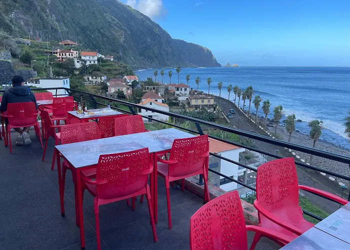 Baia Seixal Oceanfront *