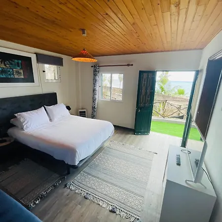 Baia Seixal Oceanfront