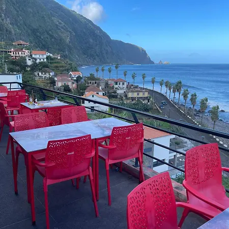 Baia Seixal Oceanfront *