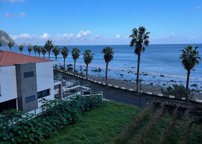 Baia Seixal Oceanfront 酒店 *